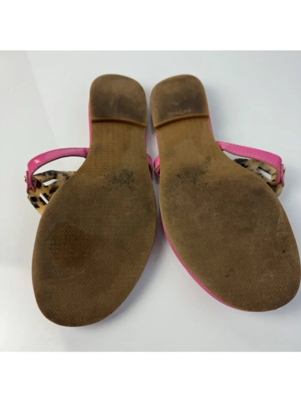 J. McLaughlin Lucy Pink Patent Leather Tortoise Medallion Thong Sandals Size 8.5